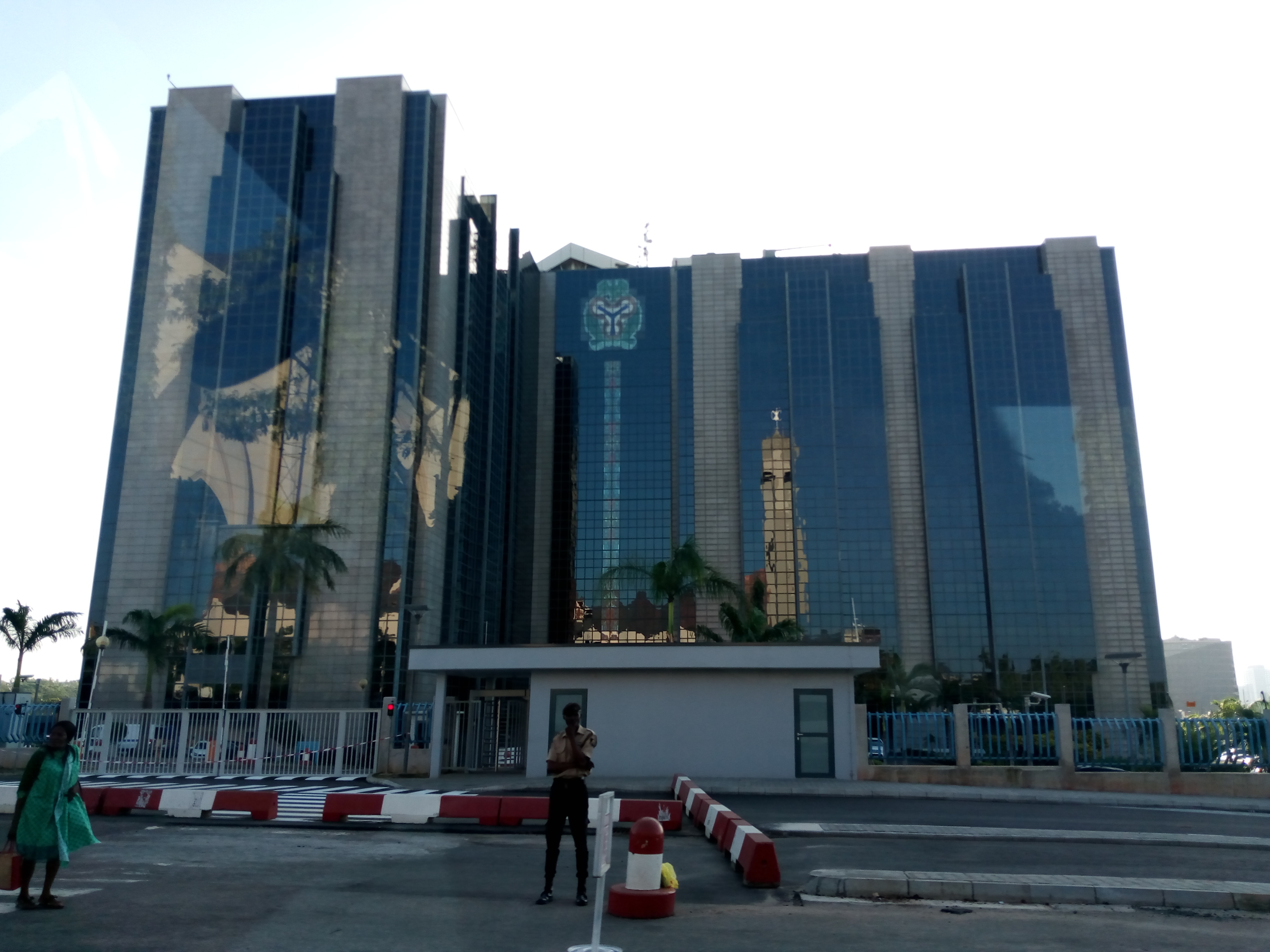 Central Bank of Nigeria, Abuja. Photo: Livingstone Imonitie / Wikimedia Commons, CC BY-SA 4.0.
