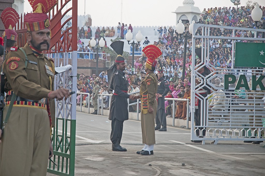 Indian and Pakistani border guards at the Attari–Wagah crossing. Photo: Koshy Koshy / Wikimedia Commons, CC BY 2.0.