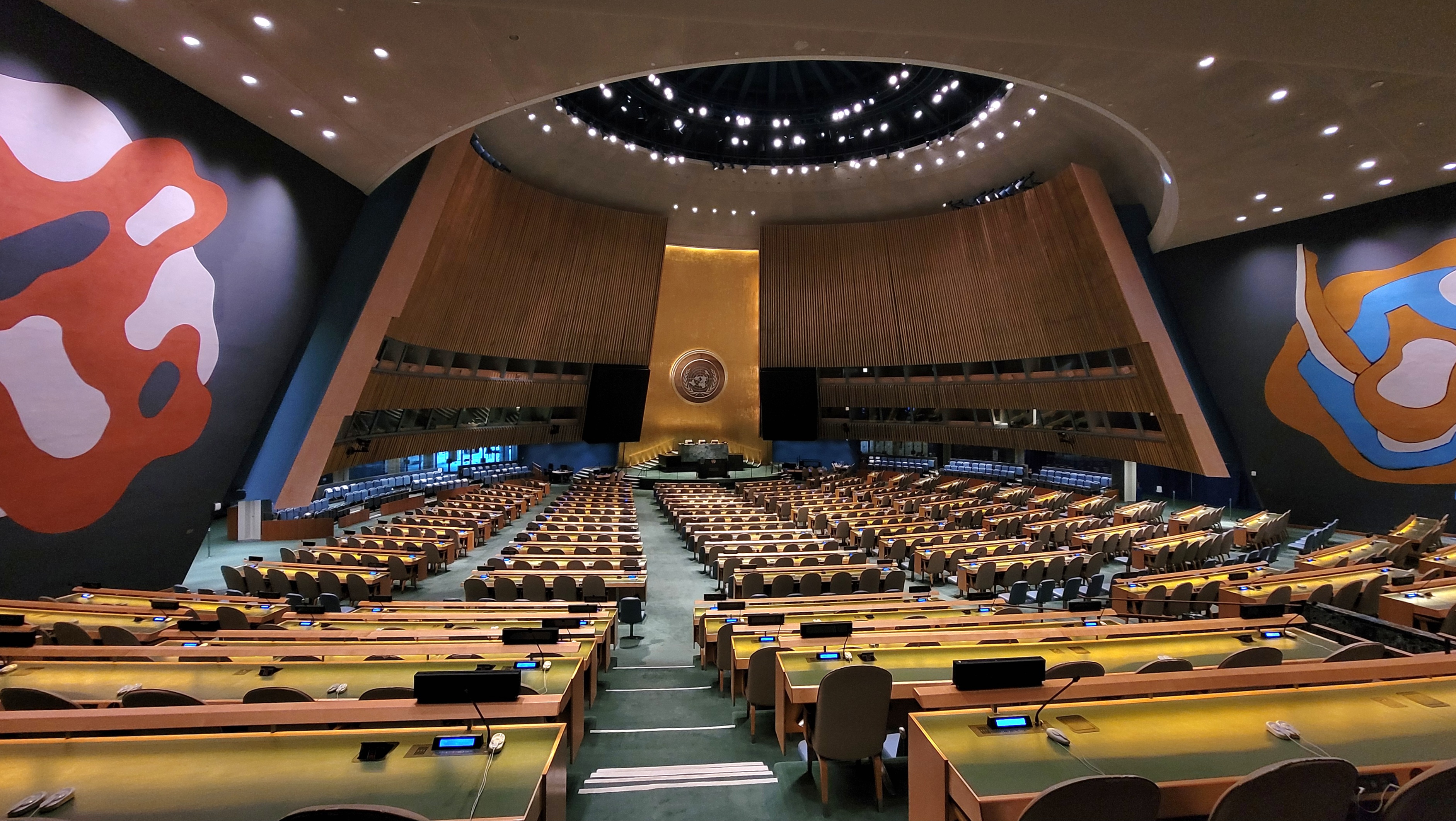 The United Nations General Assembly hall in New York City. Photo: Mojnsen / Wikimedia Commons, CC BY-SA 4.0.