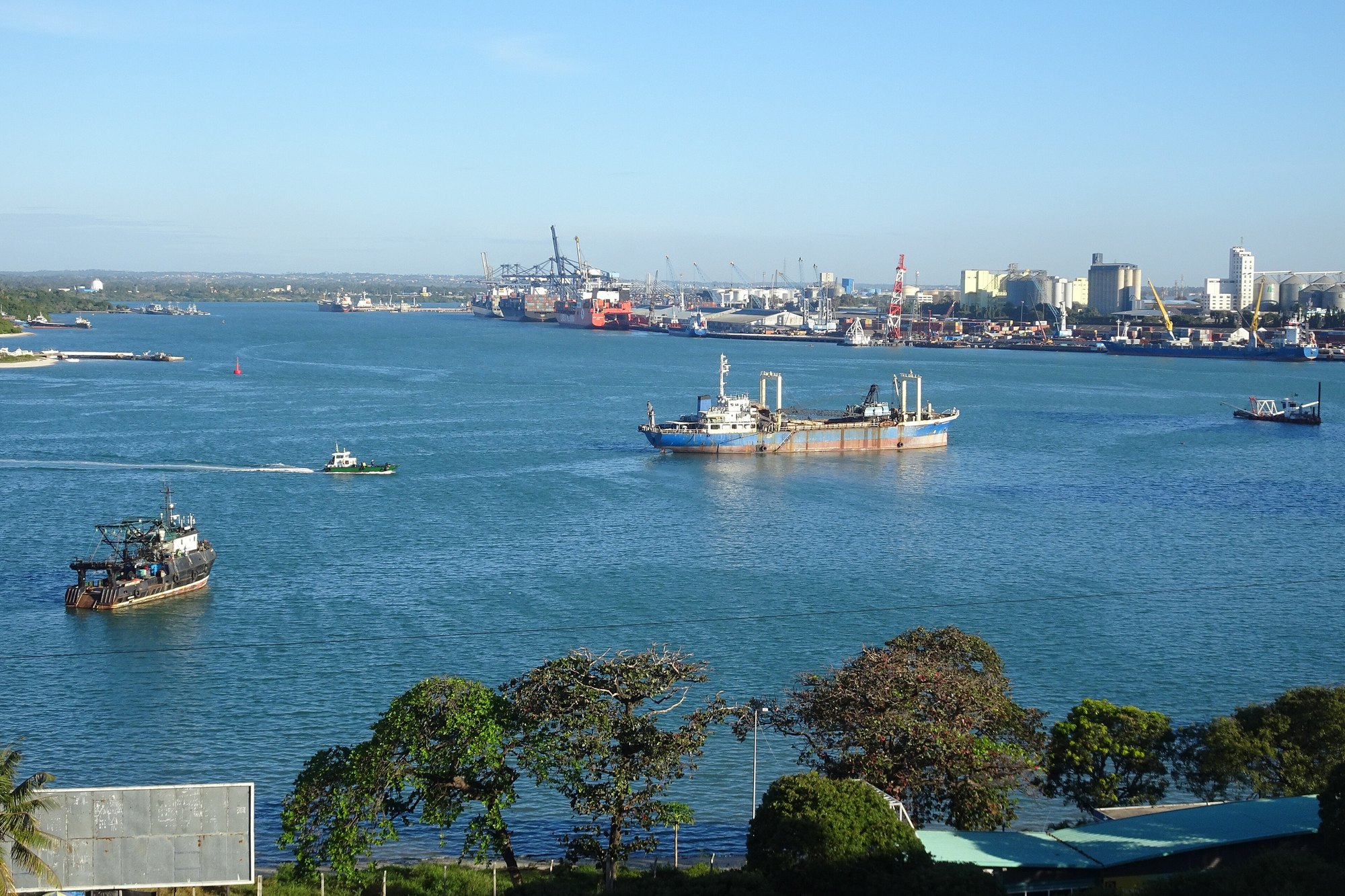 The port of Dar es Salaam, Tanzania, in 2015. DP World took over the running of berths four to seven in 2023. Photo: Sarvesh Lutchmun / Wikimedia Commons, CC BY-SA 4.0.