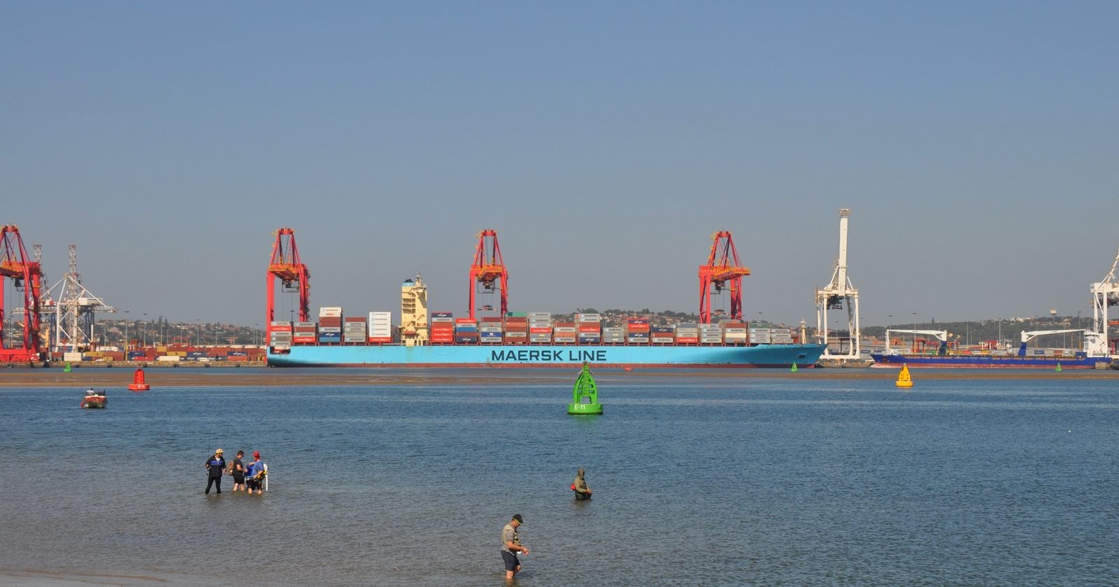 Container ships and cranes at Durban's container terminal, South Africa, July 2015. Photo: Pechristener via Wikimedia Commons, CC BY-SA 3.0.