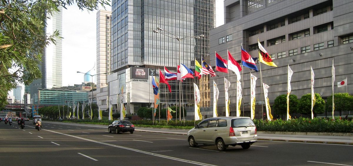 ASEAN member-state flags on Jalan MH Thamrin, Jakarta, during the 18th ASEAN Summit, 8 May 2011. Photo: Gunawan Kartapranata / Wikimedia Commons, CC BY-SA 3.0. Resized.