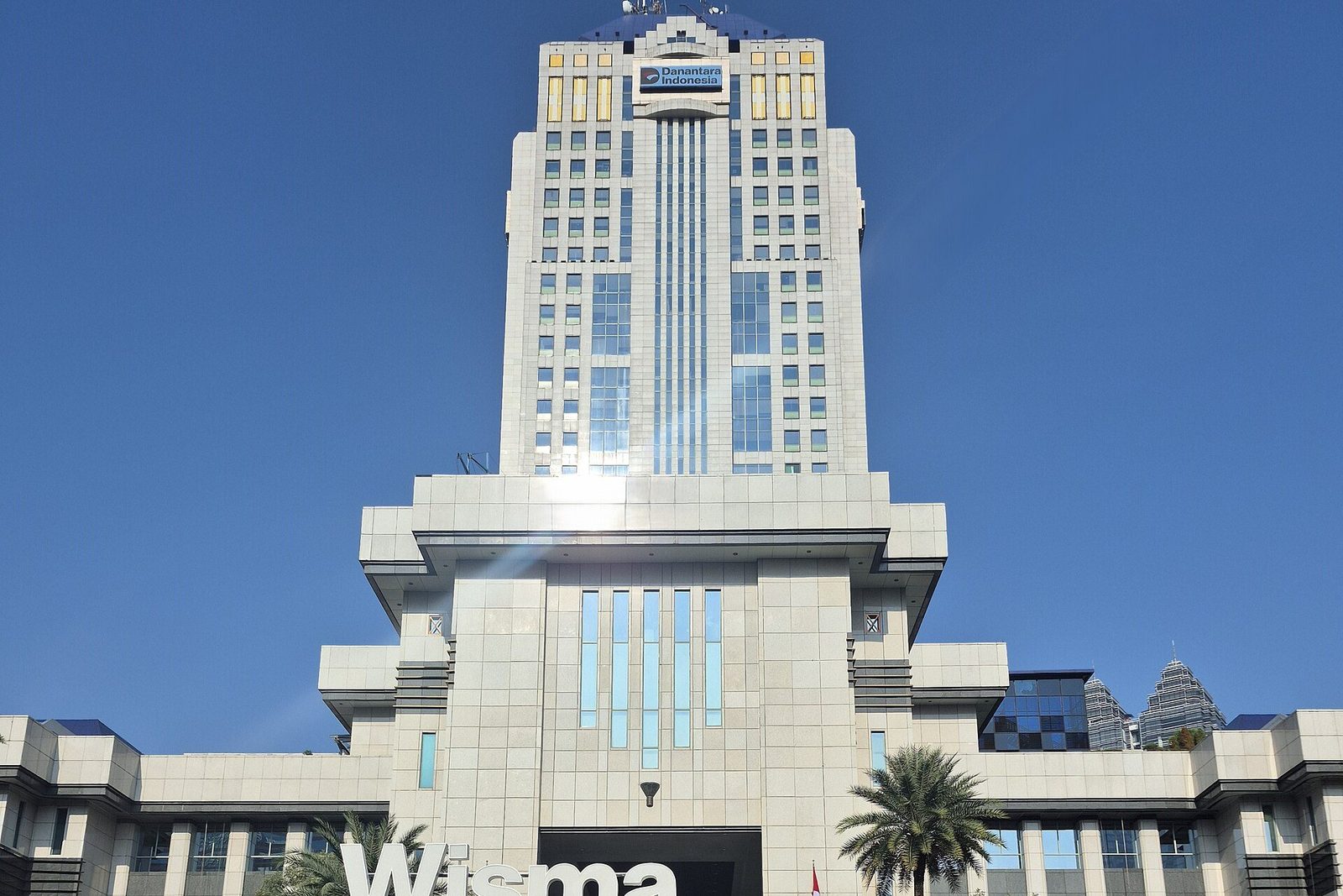Wisma Danantara Indonesia, the fund’s headquarters in Jakarta, July 2025. Photo: Medelam / Wikimedia Commons_01.jpg), CC BY 4.0. Cropped.
