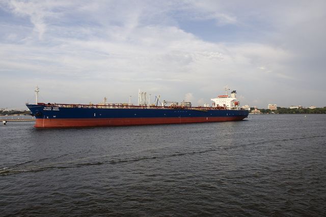 Will the US Put a Tariff on Indian Goods Over Russian Oil, and Who Would Pay?